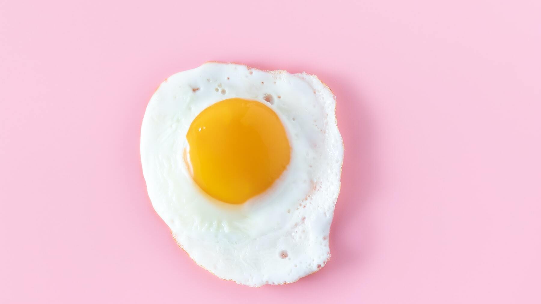 Este es el tiempo que aguantan los huevos frescos en la nevera