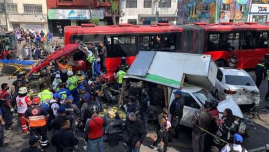 Esto se sabe del accidente entre 7 autos y un Metrobús en Insurgentes | Videos y fotos