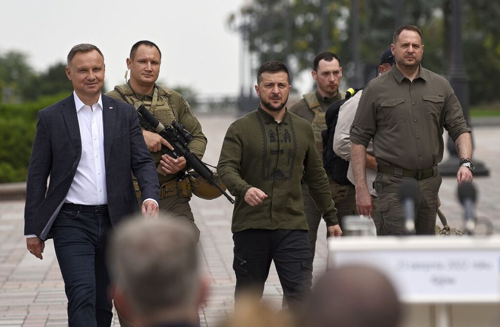 Europa y Estados Unidos animan a Ucrania a recuperar Crimea al cumplirse seis meses de la invasión