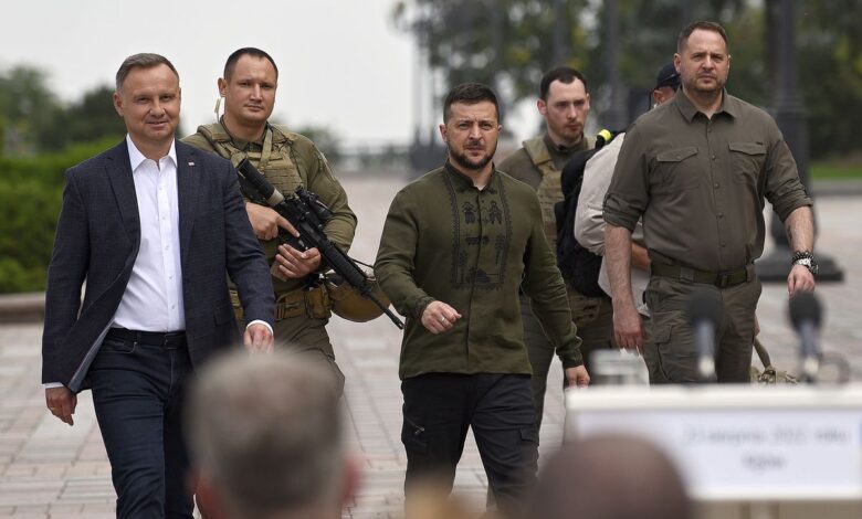 Europa y Estados Unidos animan a Ucrania a recuperar Crimea al cumplirse seis meses de la invasión