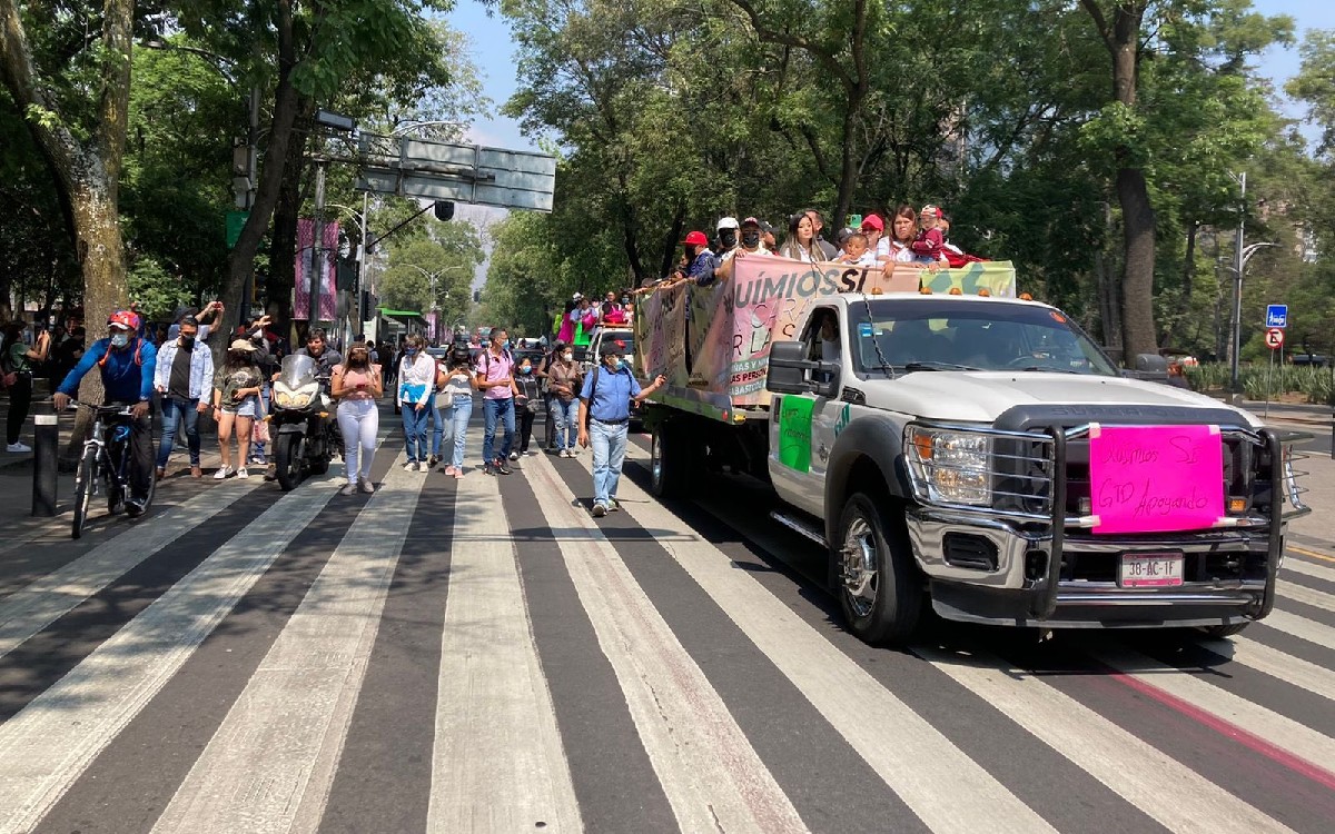 Familiares de niños con cáncer protestan por desabasto de medicamentos
