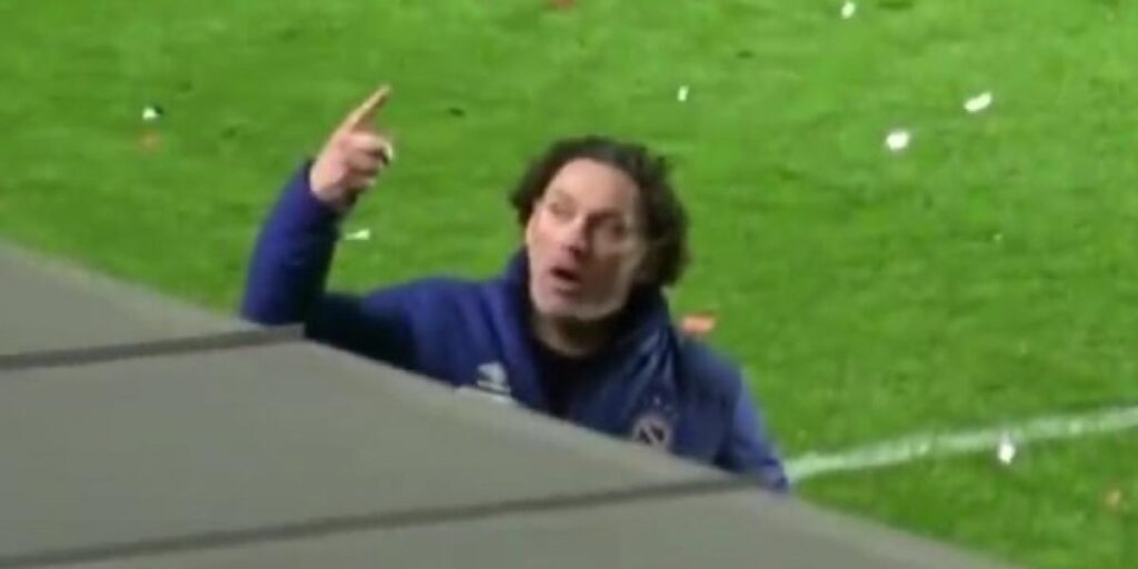 Gabi Milito dio entrada a un jugador ¡atendiendo a la petición de un aficionado!