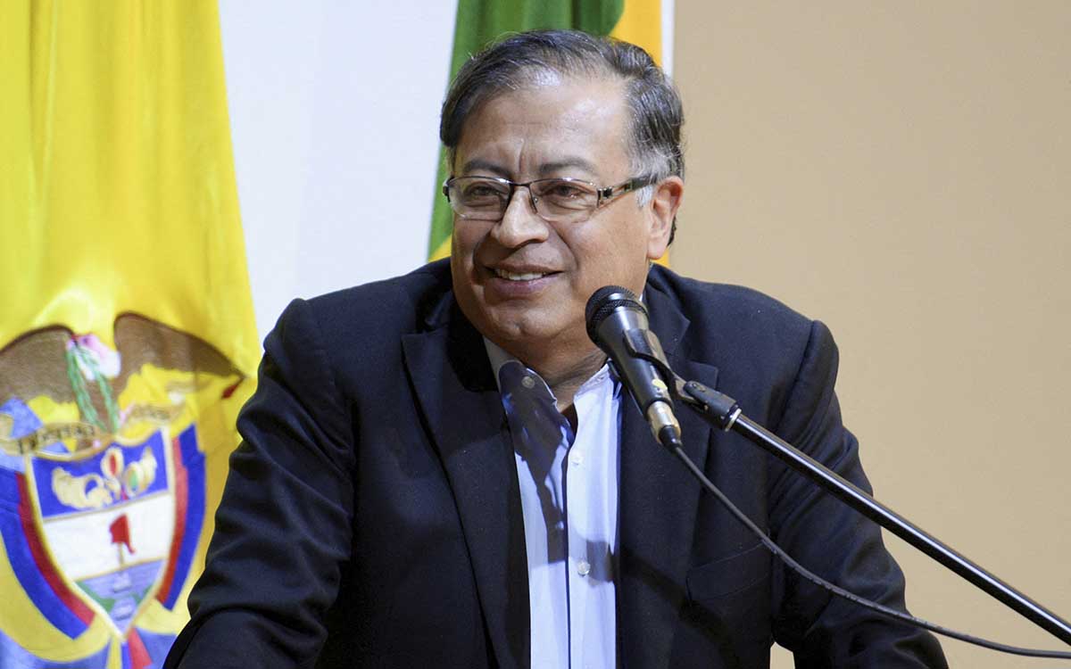 Gustavo Petro asume la presidencia de Colombia con retos sociales y económicos