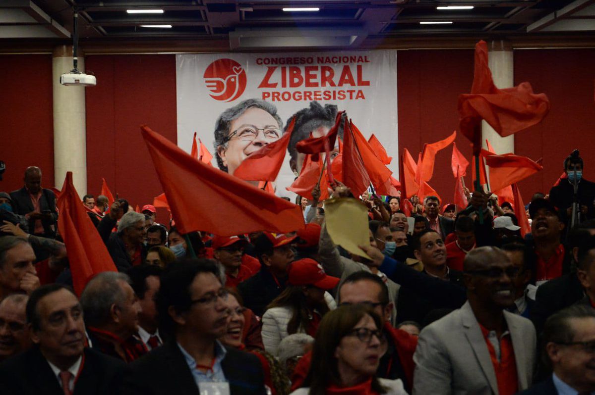 Gustavo Petro refuerza su Gobierno con liberales y excompañeros de armas