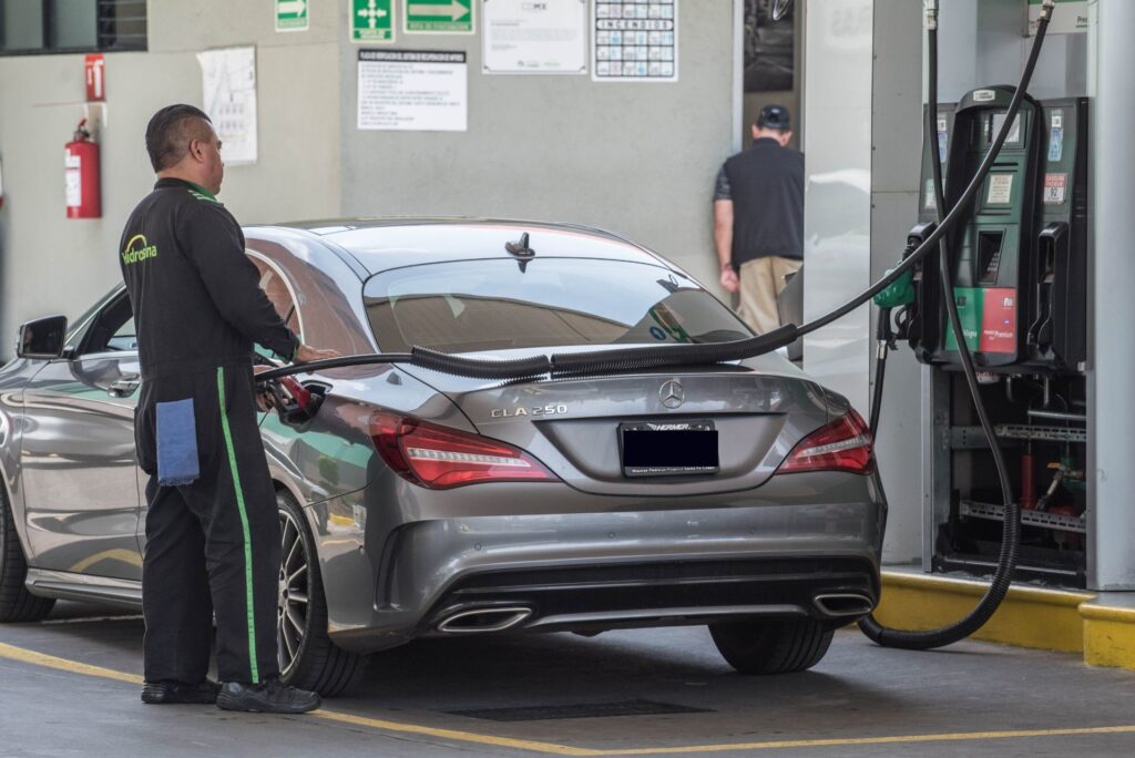 Hacienda pone freno al subsidio a la Premium; cobrará 0.36 pesos de IEPS por litro