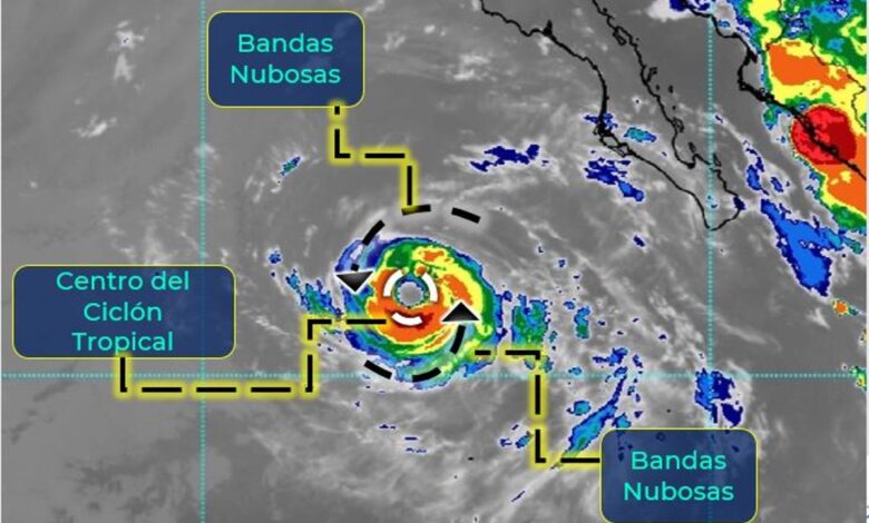 Huracán 'Howard' pierde fuerza y se aleja de costas mexicanas... pero las lluvias seguirán en estos estados