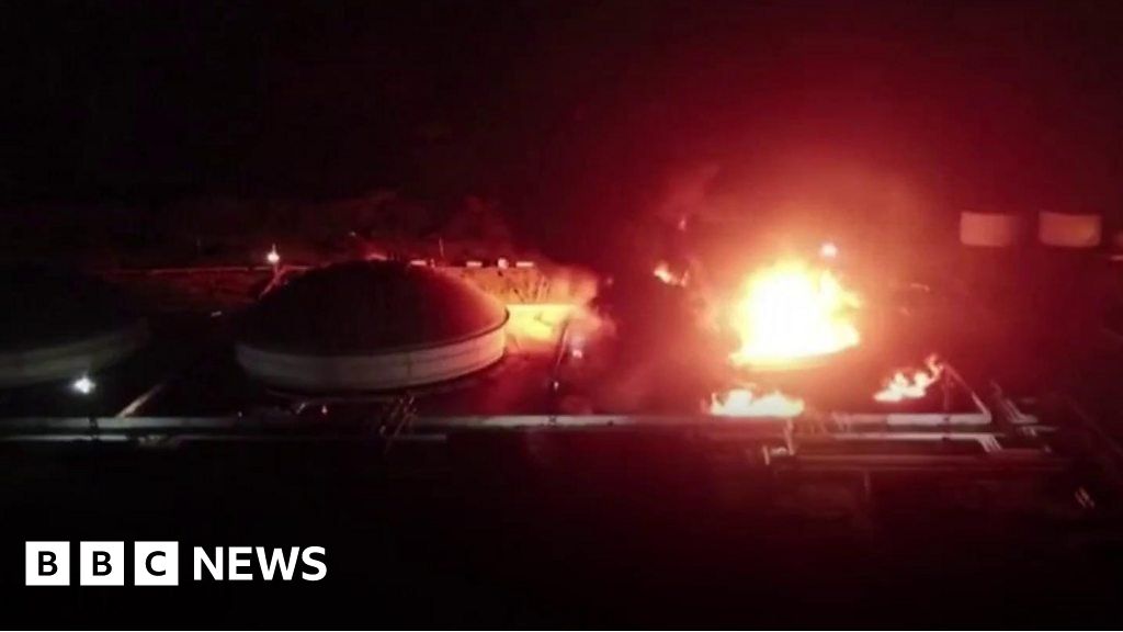 Impacto de rayo provoca gran incendio en depósito de combustible en Cuba