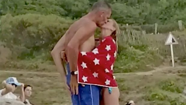 Iñaki Urdangarin y Ainhoa Armentia besándose / Telecinco