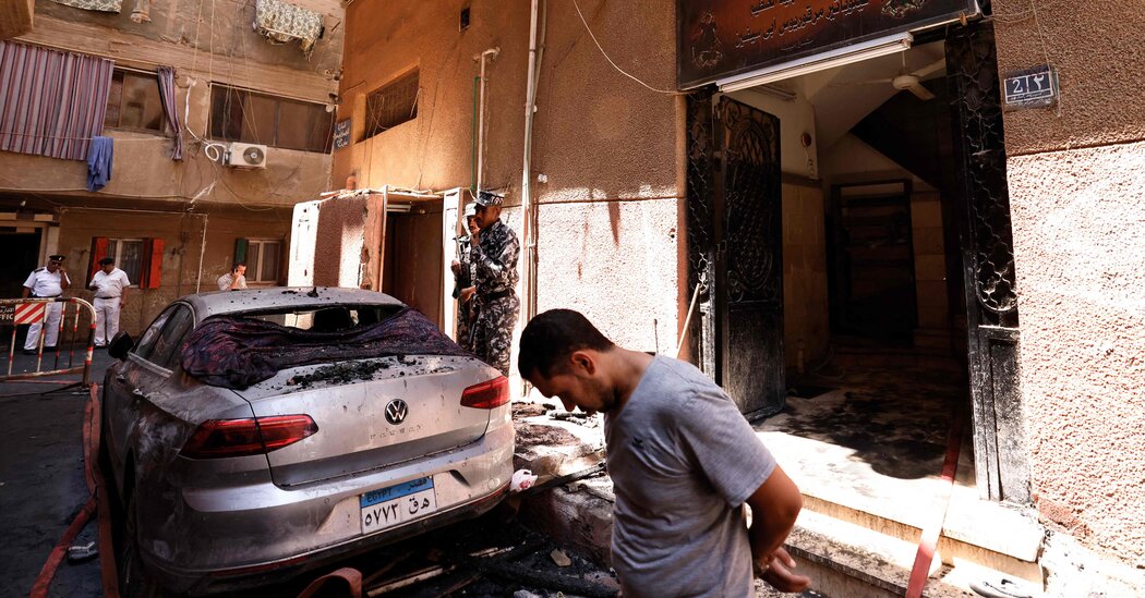 Incendio en iglesia copta de Egipto deja decenas de muertos durante las oraciones dominicales