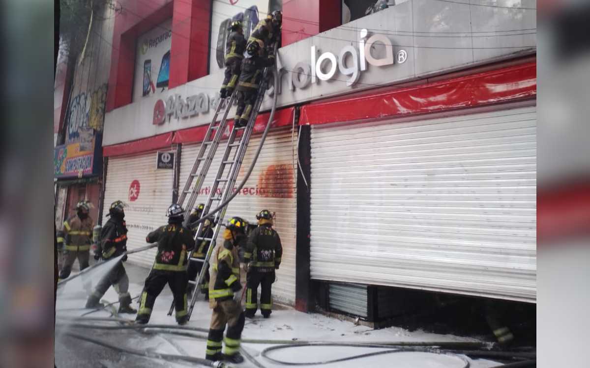 Incendio en la Plaza de la Tecnología del centro de la Ciudad de México