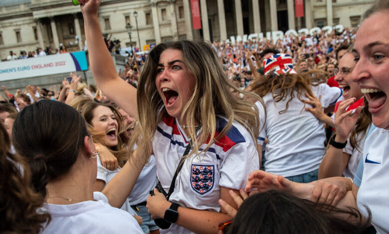Inglaterra se regocija tras ganar la Eurocopa Femenina