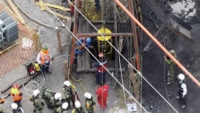 Ingresan brigadistas a pozo carbonero de Sabinas para retirar más escombros