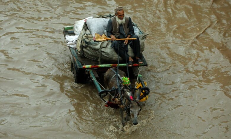 Inundaciones matan a 550 personas en Pakistán durante las lluvias más intensas en décadas