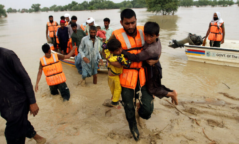 Inundaciones mortales devastan un Pakistán ya frágil