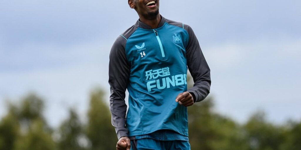 Isak rechazó una oferta del United antes de irse al Newcastle