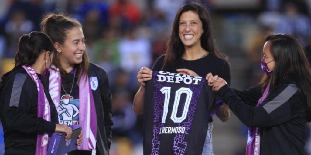 Jenni Hermoso debuta con una asistencia en la goleada del Pachuca