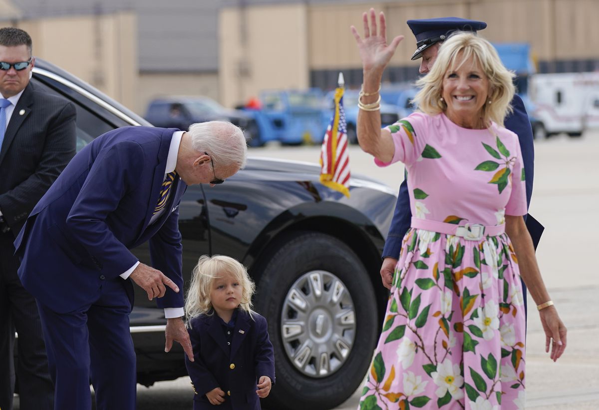 Jill Biden da positivo por covid tras la recuperación del presidente