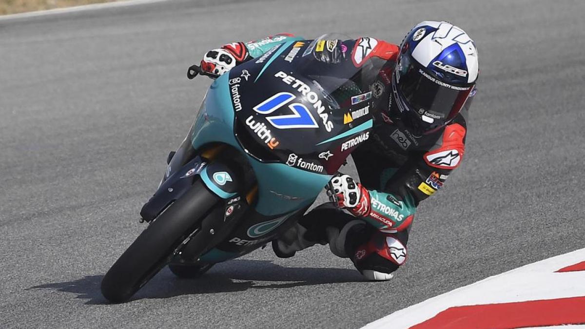 John McPhee domina los segundos libres en Moto3