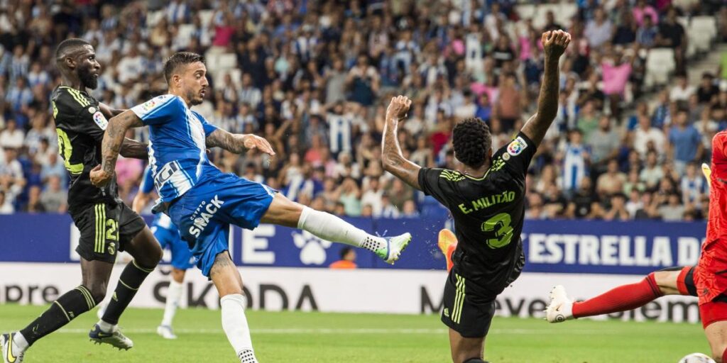 Joselu empata para el Espanyol al borde del descanso