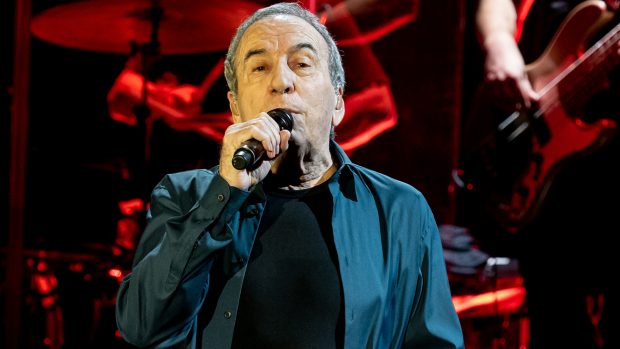 José Luis Perales en un escenario / Gtres