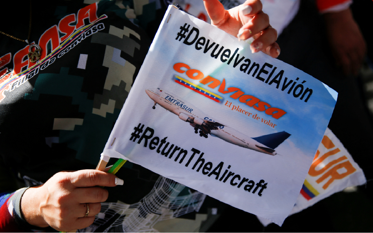 Justicia de Argentina ordena incautar avión venezolano a pedido de EU