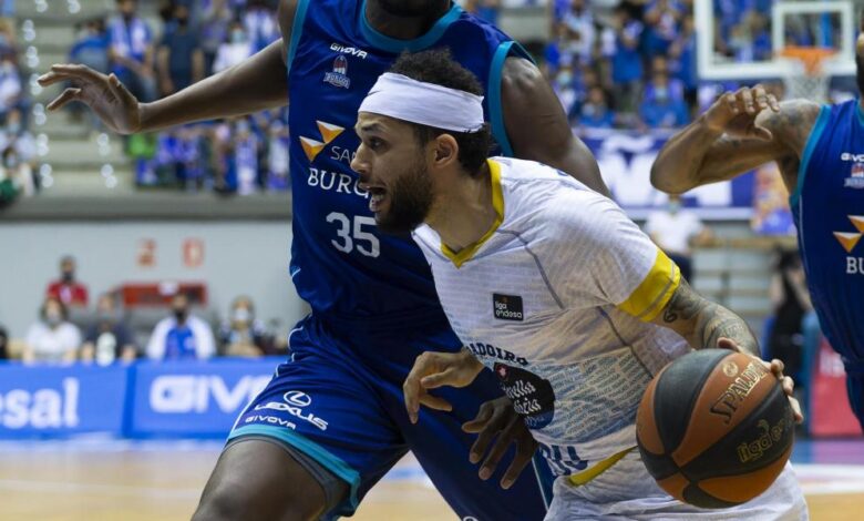 Kassius Robertson deja el 'Obra' por Italia