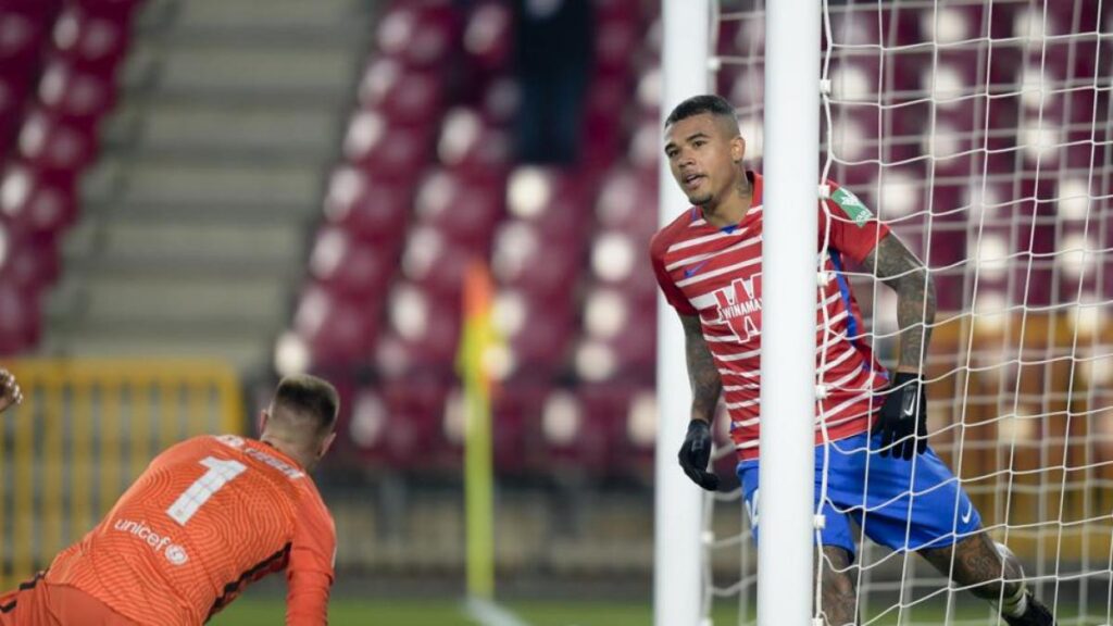 Kenedy, en la lista de futuribles del Cádiz