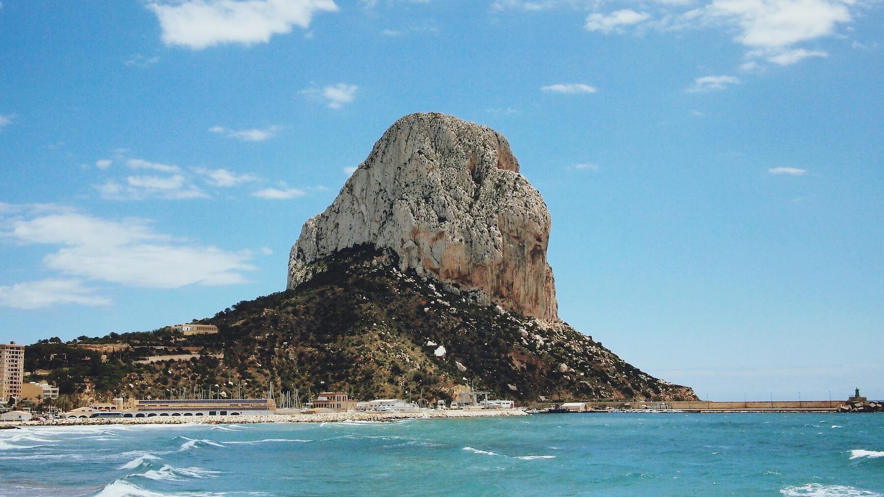 La cala más desconocida de Calpe que te trasladará al Caribe