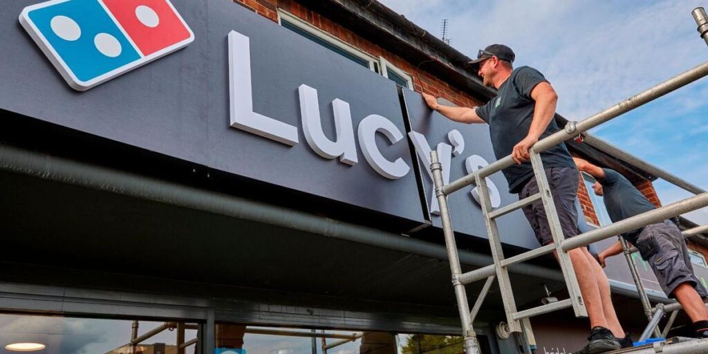 La curiosa historia de Lucy Bronze y 'su' pizzería en Leeds