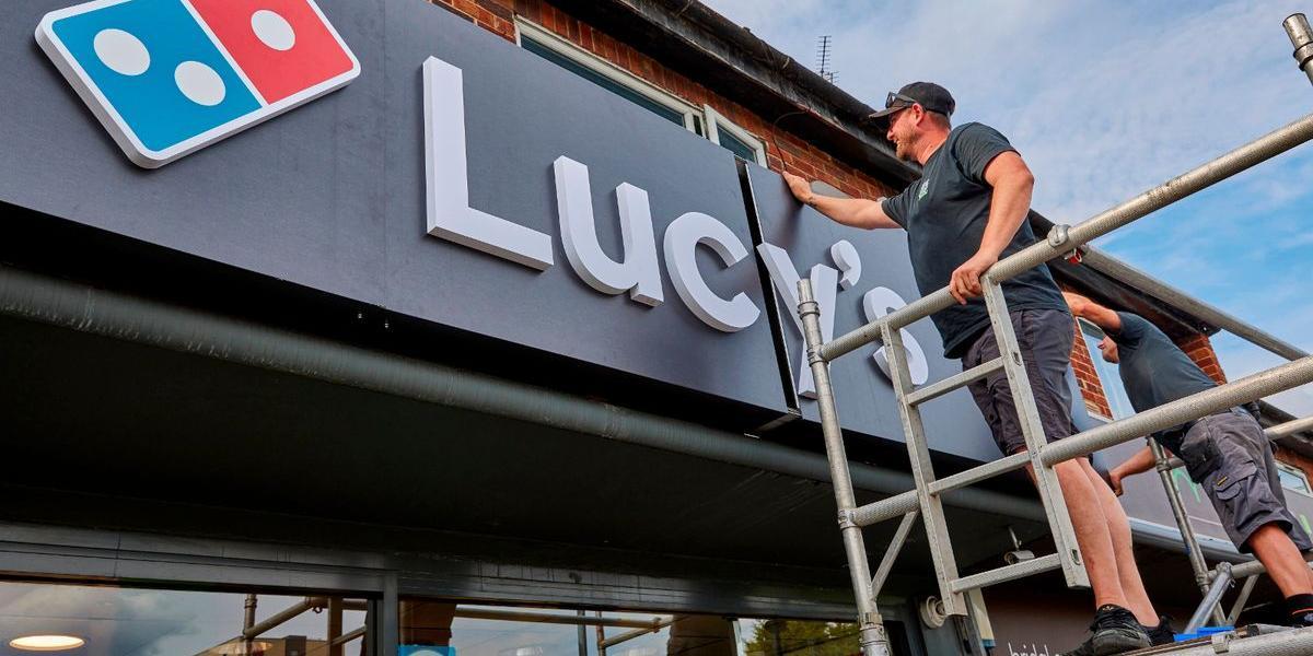 La curiosa historia de Lucy Bronze y 'su' pizzería en Leeds