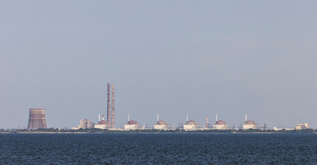 La lucha alrededor de la planta nuclear de Ucrania aumenta los temores de seguridad