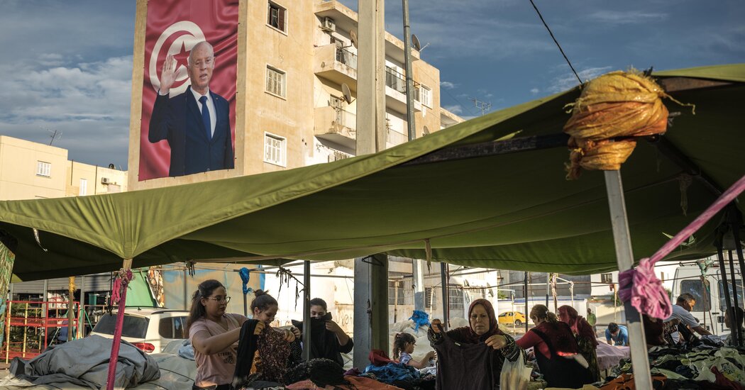 La negligencia económica y la inestabilidad política deshicieron la democracia de Túnez