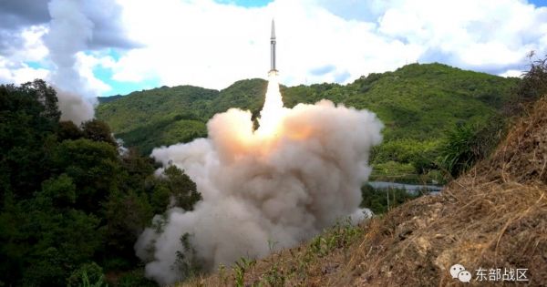 La reacción china a la visita de Nancy Pelosi a Taiwán: disparó 11 misiles