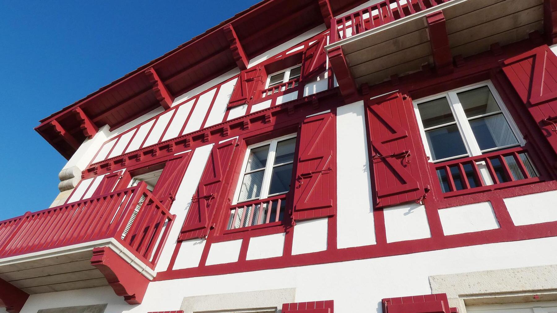 La ruta por los pueblos rojos para sentirte como en un cuento de Disney