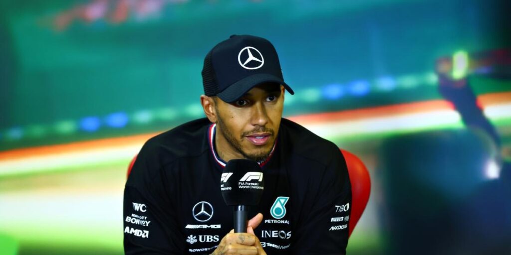 Lewis Hamilton, copropietario de los Denver Broncos de la NFL