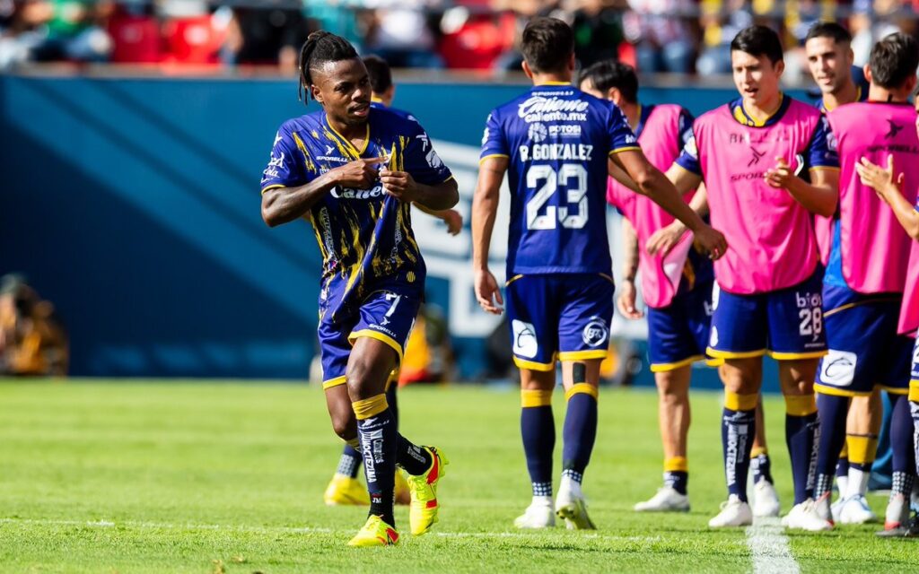 Liga MX: Zancadillea Jhon Murillo a los Diablos Rojos | Video