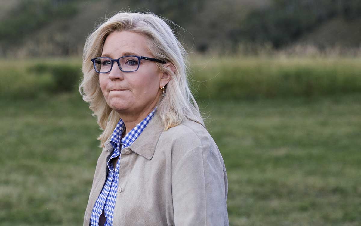 Liz Cheney, legisladora republicana crítica con Trump, pierde las primarias para reelegirse