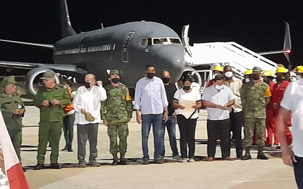 Llega ayuda de México a Cuba para combatir incendio en depósito de combustible en Matanzas