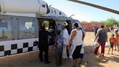 Llevan víveres en helicóptero a zonas incomunicadas en Sonora, tras fuertes lluvias