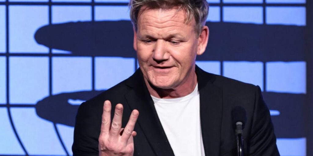 Lluvia de críticas a Gordon Ramsay por lo que llega a hacer en una granja: "Te voy a comer"