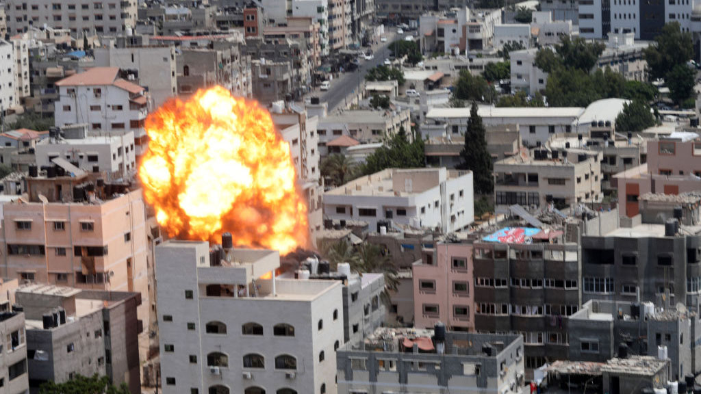 Lluvia de misiles entre israelíes y palestinos dejan más de 20 muertos, entre ellos niños