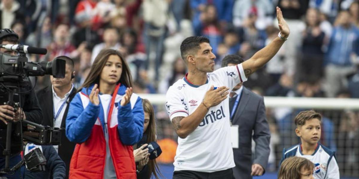 Locura en Uruguay: llegó Luis Suárez y revolucionó todo