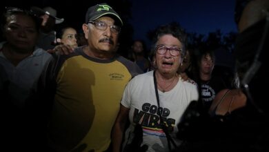 Los equipos de salvamento comienzan a rescatar a algunos de los 10 mineros atrapados en el derrumbe de un pozo en Coahuila