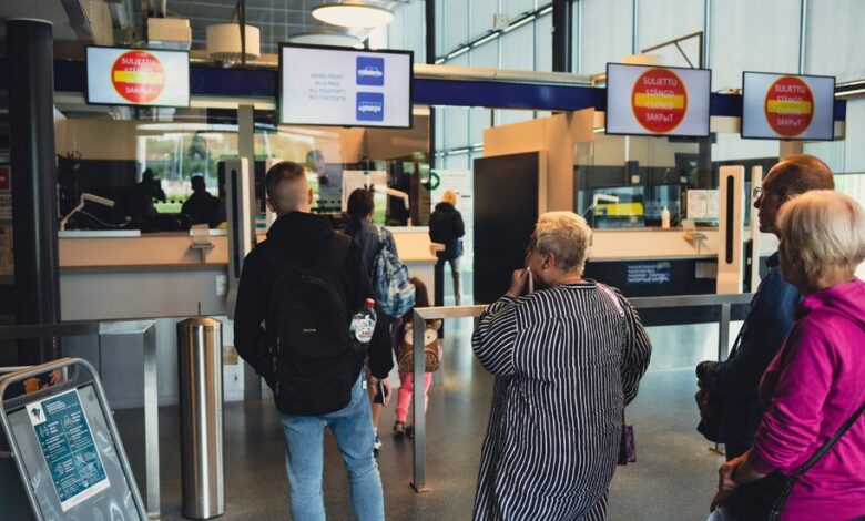 Los europeos debaten la prohibición de turistas rusos por la invasión de Ucrania