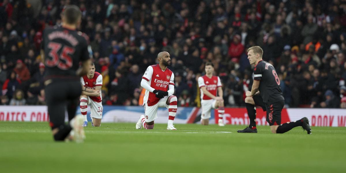 Los jugadores de la Premier se arrodillarán en partidos concretos