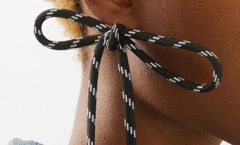 Los pendientes hechos con cordones de Balenciaga que han revolucionado las redes
