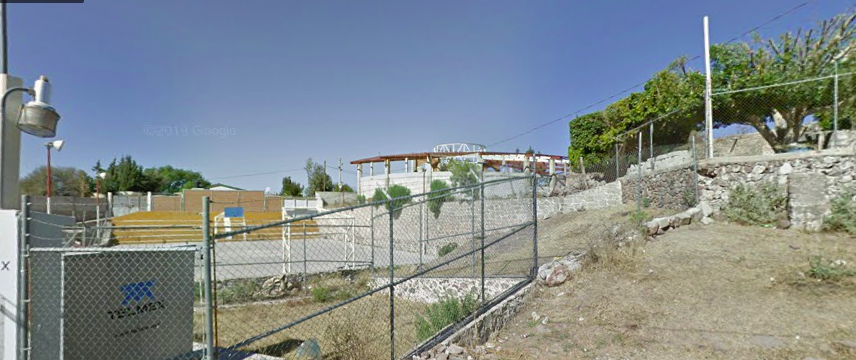 Maestra niega acceso de niños a escuela; Gabriela Araujo exige cuota escolar, en El Jaral, Corregidora