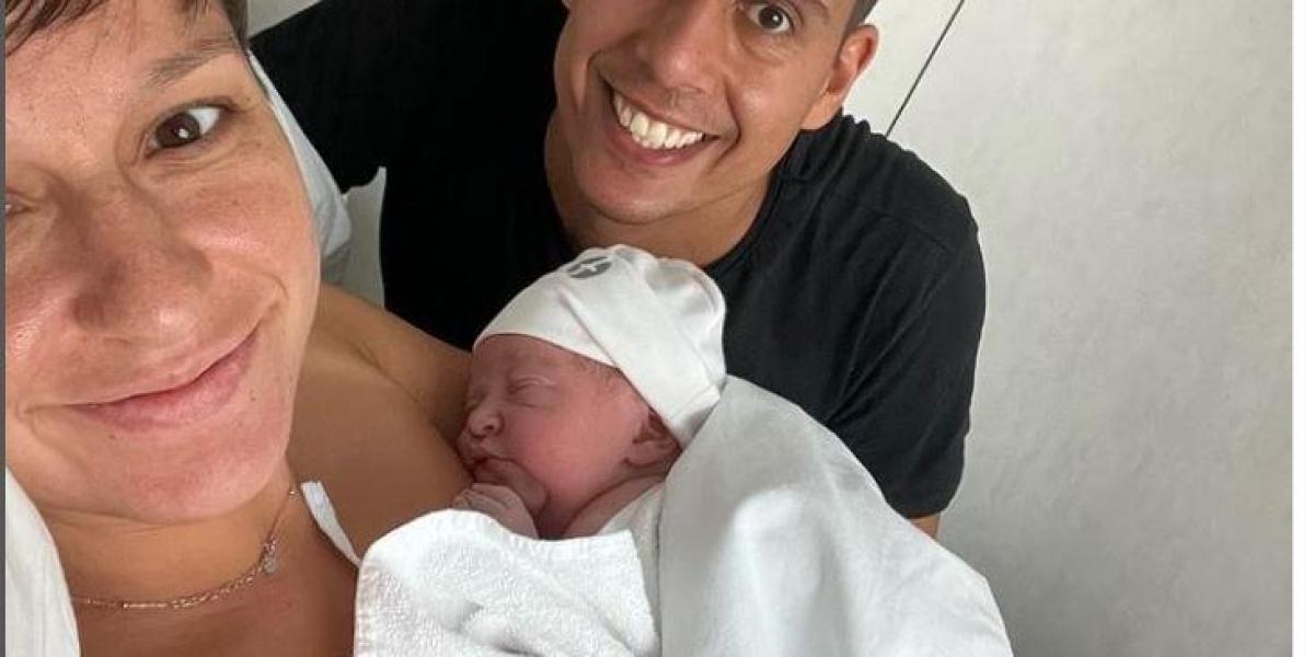 Mamá y futbolista: Marta Corredera presenta a su hija Ona