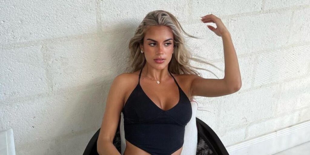 Maria Guardiola pasa por Barcelona para someterse a un radical cambio de 'look'