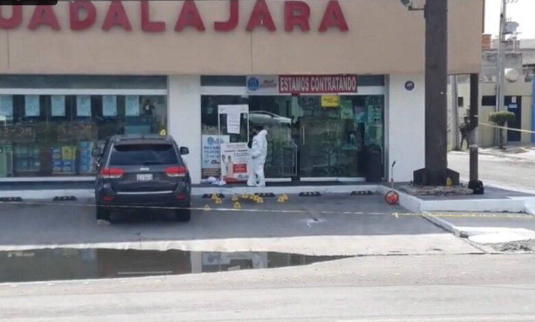 Matan a balazos a hijo del alcalde de Celaya, lo rafaguearon afuera de una farmacia